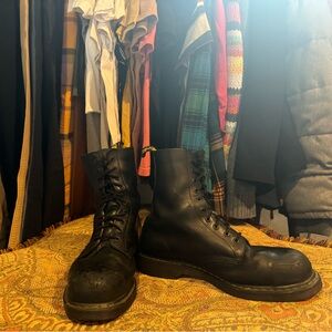 Rare vintage Dr Martens 10 eye boots